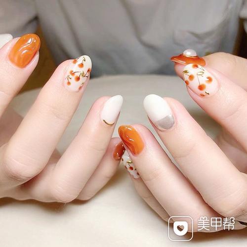 黄美甲图片