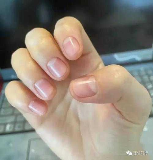 黑色指甲款式图片大全 黑色指甲油美甲款式图片图片