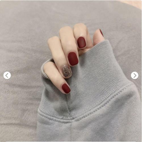 红美甲图片