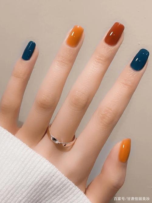 白美甲图片