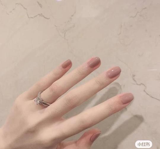 黑皮肤适合什么颜色的美甲 黑色皮肤适合什么样的美甲图片