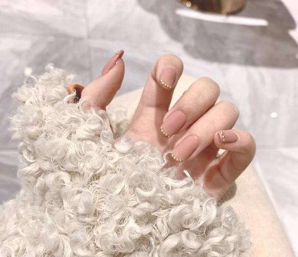 黑皮肤适合什么颜色的美甲 黑色皮肤适合什么样的美甲图片