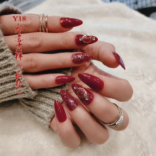 红美甲图片