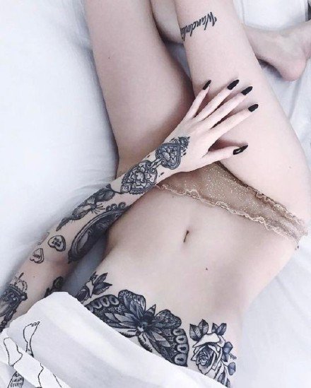 腰部纹身 性感的彩色创意花纹身腰上纹身图案大全女图图片