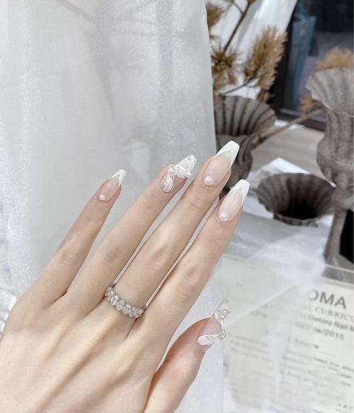 白美甲图片