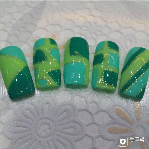 绿美甲图片