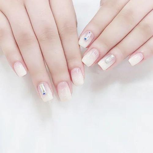 白美甲图片