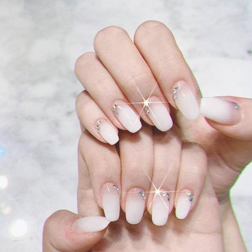 白美甲图片