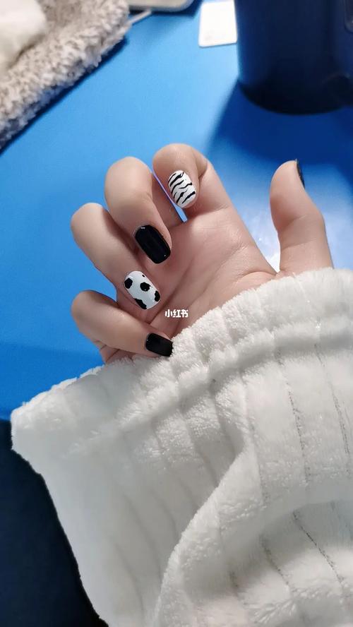 黑美甲图片