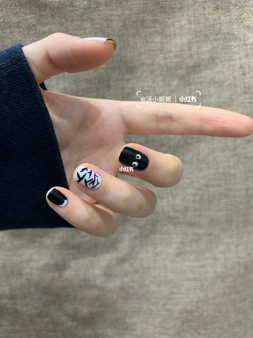 黑美甲图片
