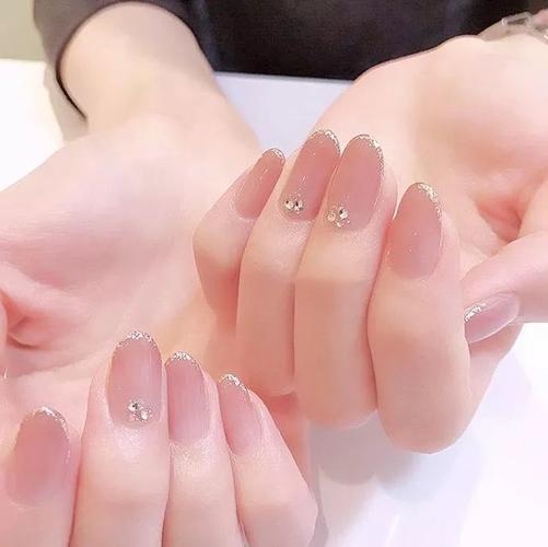 白美甲图片
