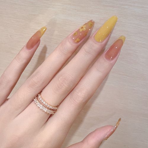 橙美甲图片