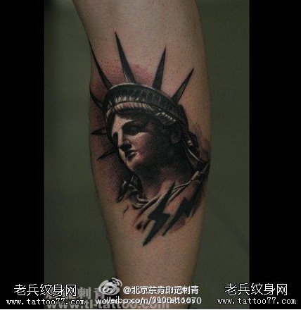 穿婚纱的纹身女孩图片