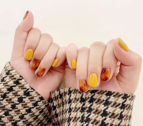 白美甲图片