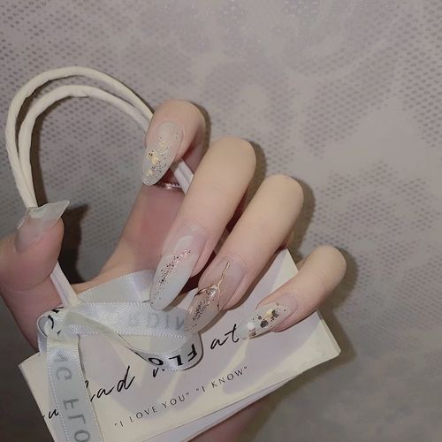 白美甲图片