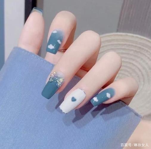 蓝色系好看的美甲 浅蓝色有哪些好看的美甲图片图片