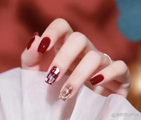 红美甲图片