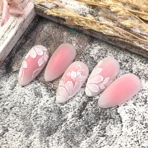 白美甲图片