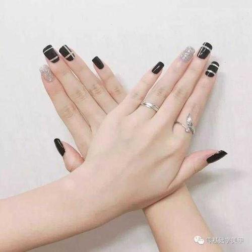 黑美甲图片