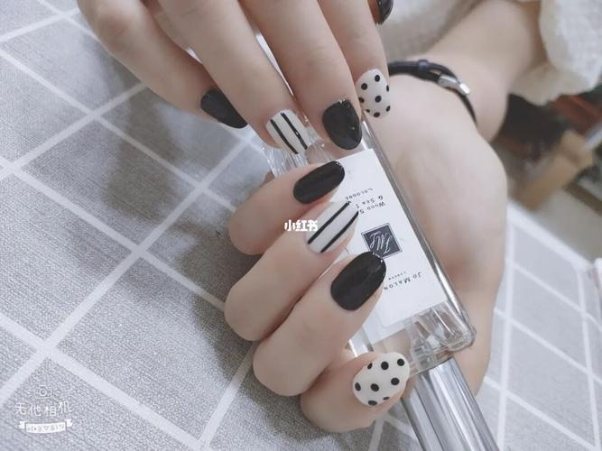 黑美甲图片