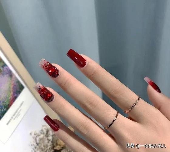 白美甲图片