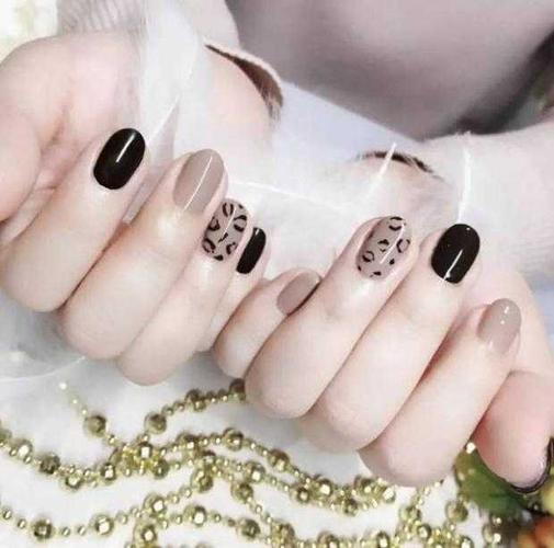 黑美甲图片