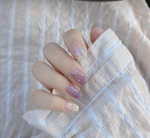紫美甲图片