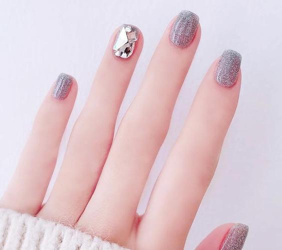白美甲图片