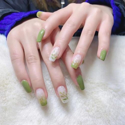 绿美甲图片
