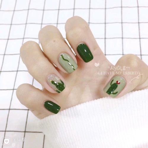 绿美甲图片