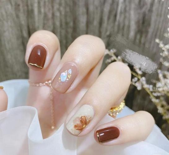 白美甲图片