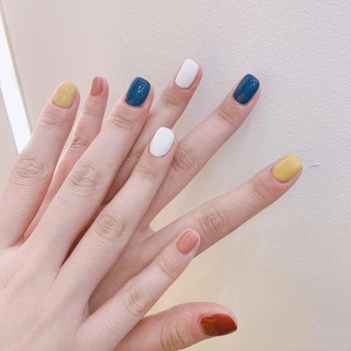 白美甲图片