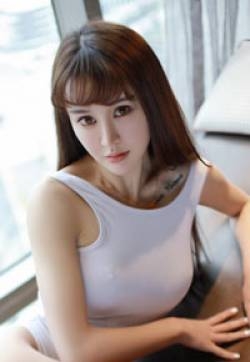 嫩模青树高叉紧身衣两点若隐若现