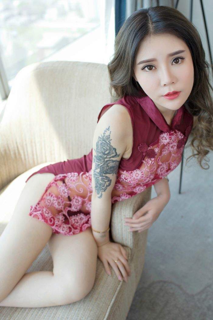 寂寞少妇爱丽莎蕾丝内衣湿身诱惑图片