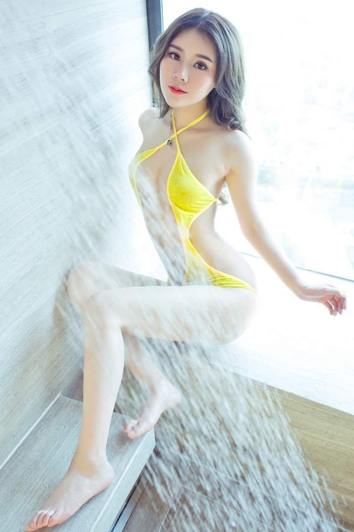 寂寞少妇爱丽莎蕾丝内衣湿身诱惑图片