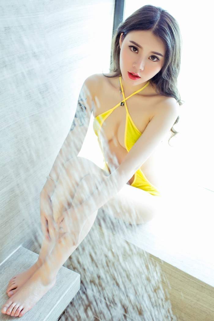 寂寞少妇爱丽莎蕾丝内衣湿身诱惑图片