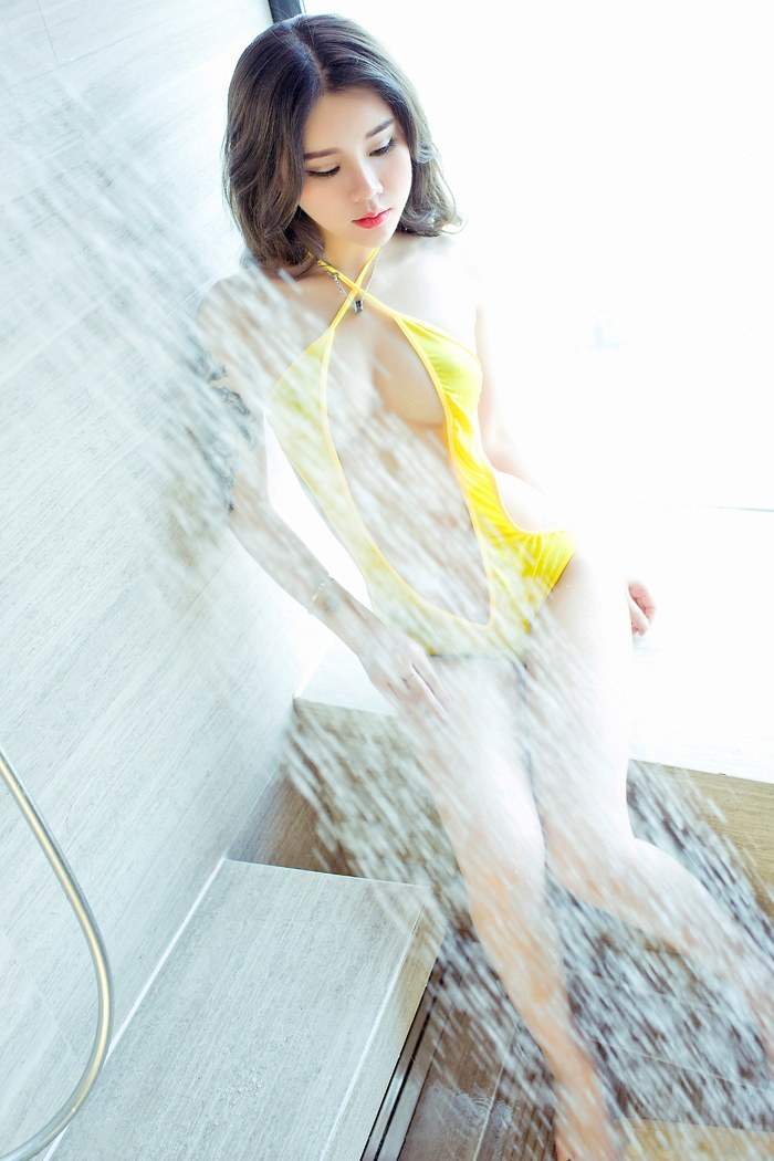 寂寞少妇爱丽莎蕾丝内衣湿身诱惑图片
