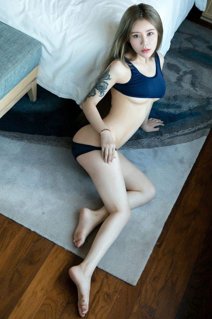 寂寞少妇爱丽莎蕾丝内衣湿身诱惑图片