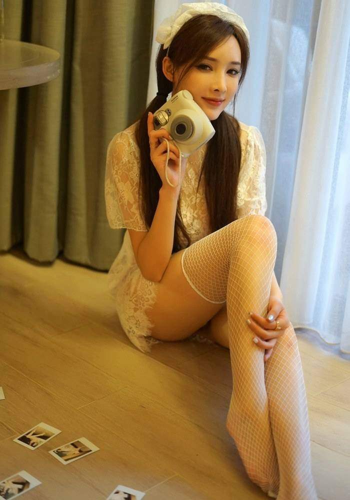 周妍希粉红护士装丝袜摄影露奶照写真图片