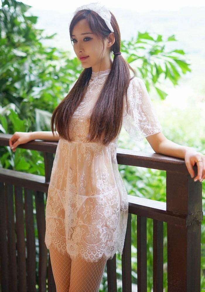 周妍希粉红护士装丝袜摄影露奶照写真图片