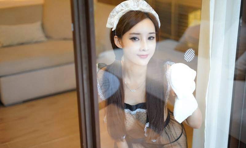 周妍希粉红护士装丝袜摄影露奶照写真图片