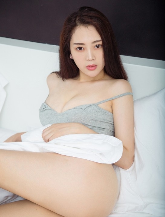 李颜儿图片