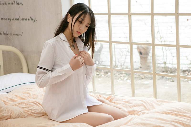 丝袜萝莉陈梓涵翘美臀多制服引领风骚图片