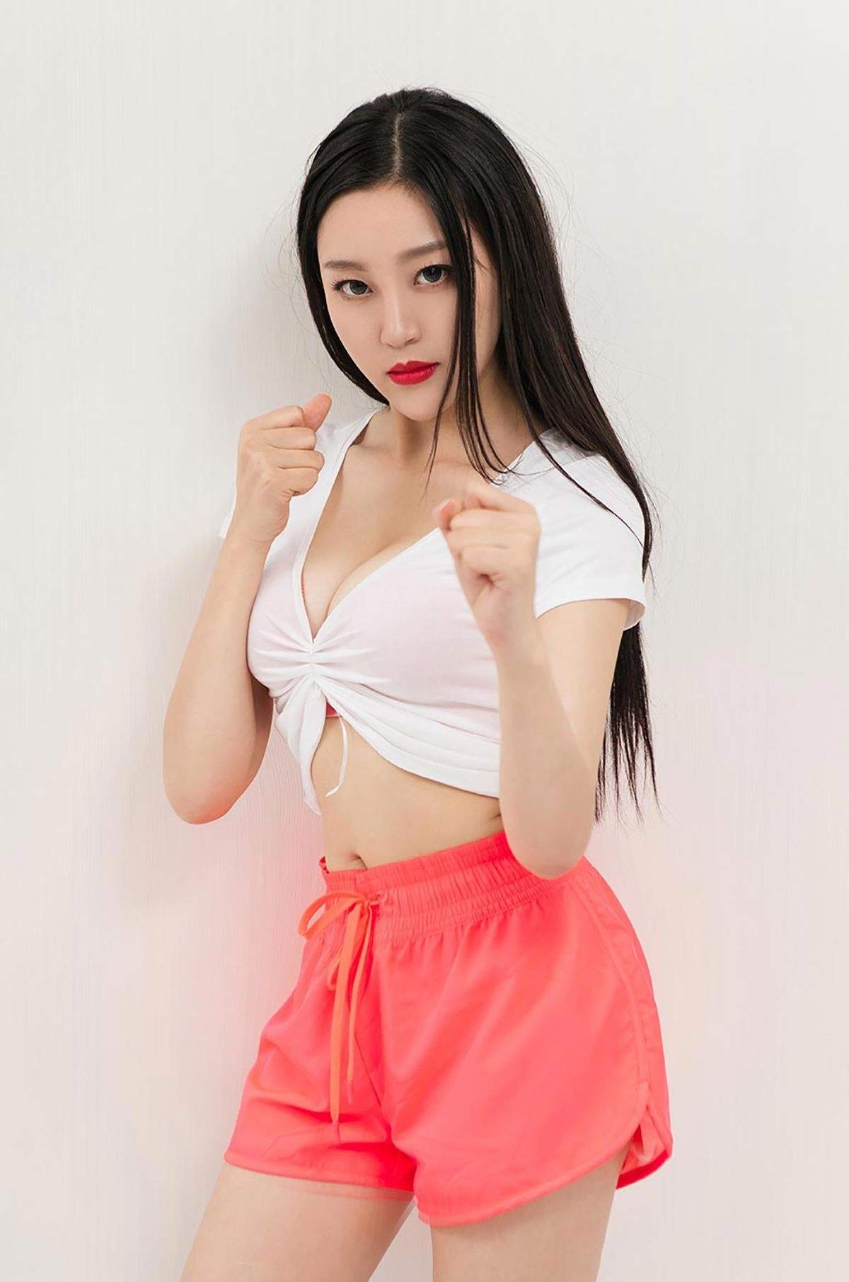 美女晨曦图片