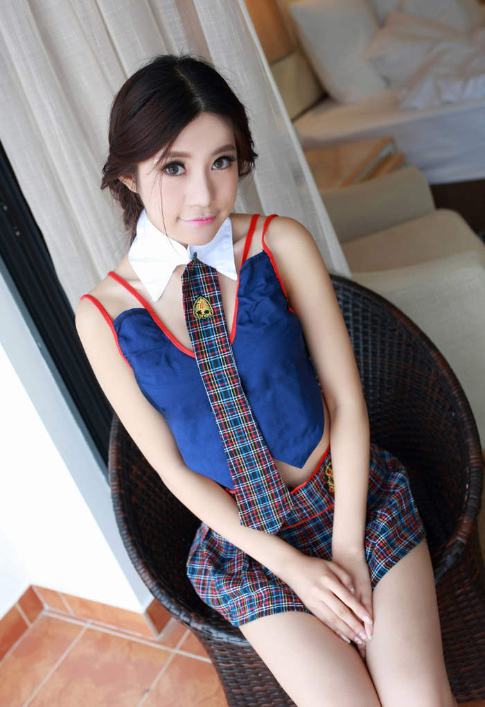 美女学生妹制服诱惑绮里嘉Ula玩写真图片图片