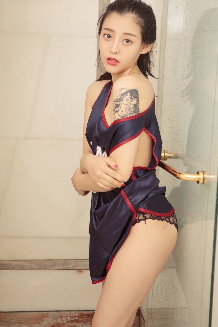 性感女神凌菲制服湿身诱惑勾人欲望图片