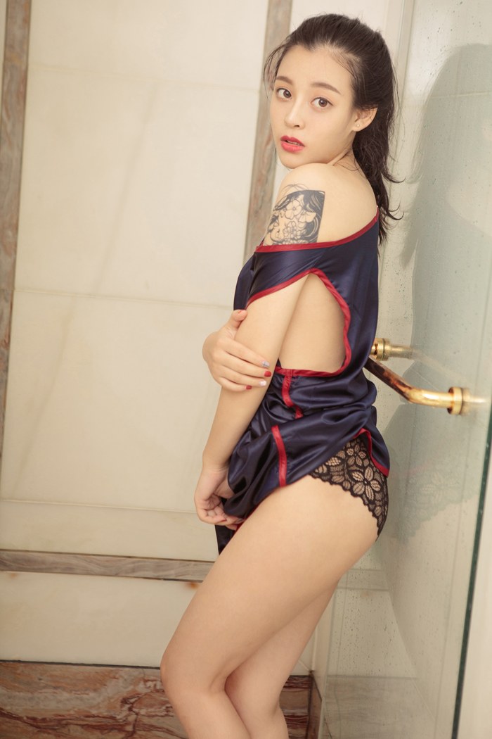 性感女神凌菲制服湿身诱惑勾人欲望图片