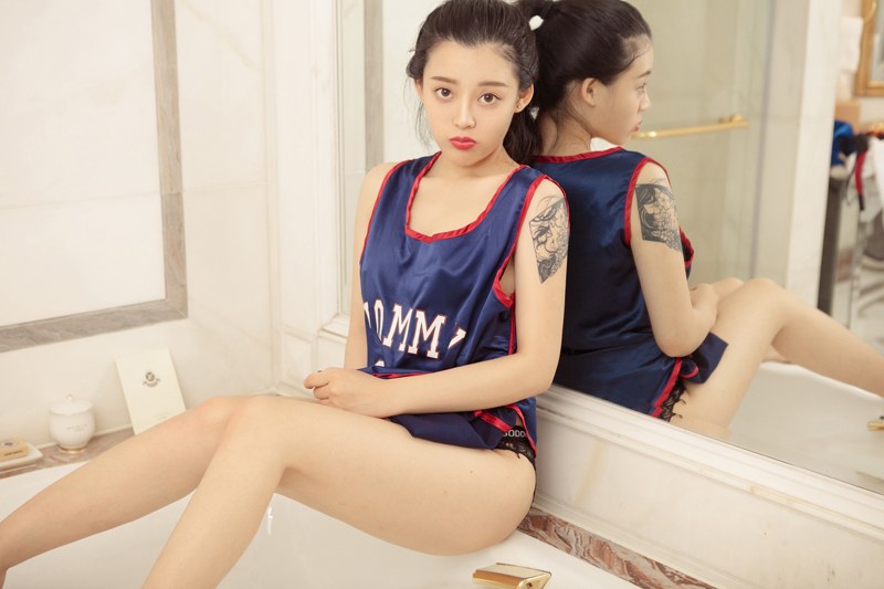 性感女神凌菲制服湿身诱惑勾人欲望图片