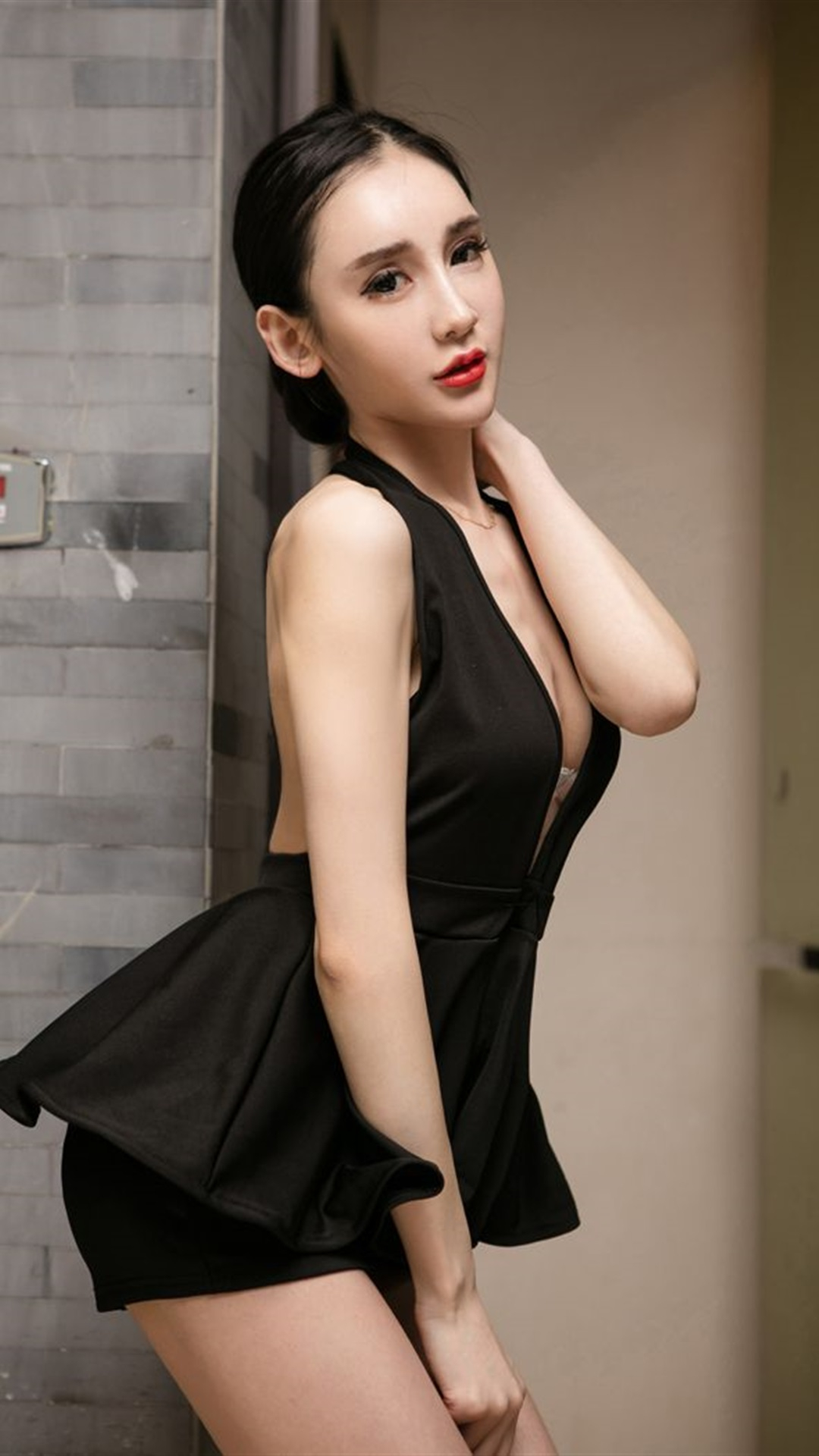 性感露背短裙美少女手机壁纸图片_高清手机壁纸图片大全图片 性感露背短裙美少女手机壁纸图片_高清手机壁纸图片大全图片