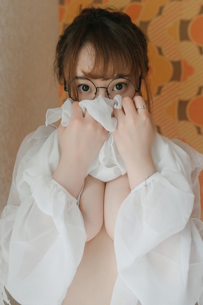 柳侑绮图片